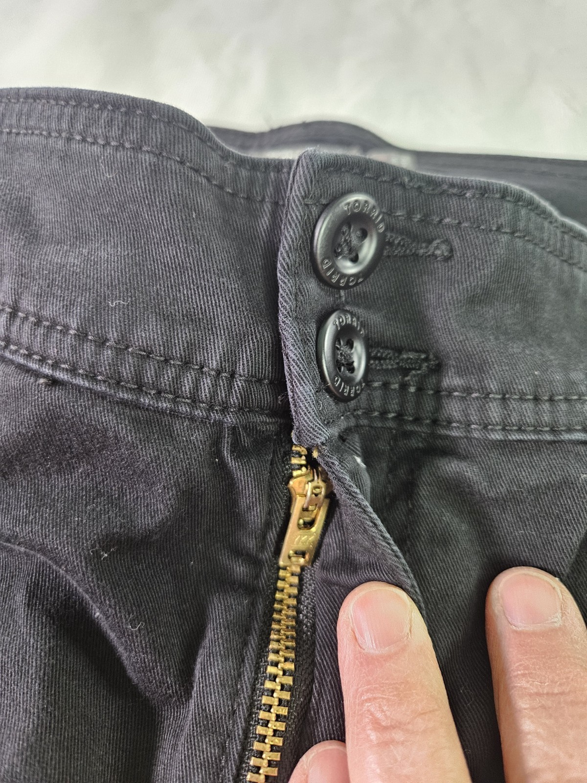 Torrid Feel Fit Capri Jeans Women 28 (48×24) Black Roll Tab Stretch Casual Plus