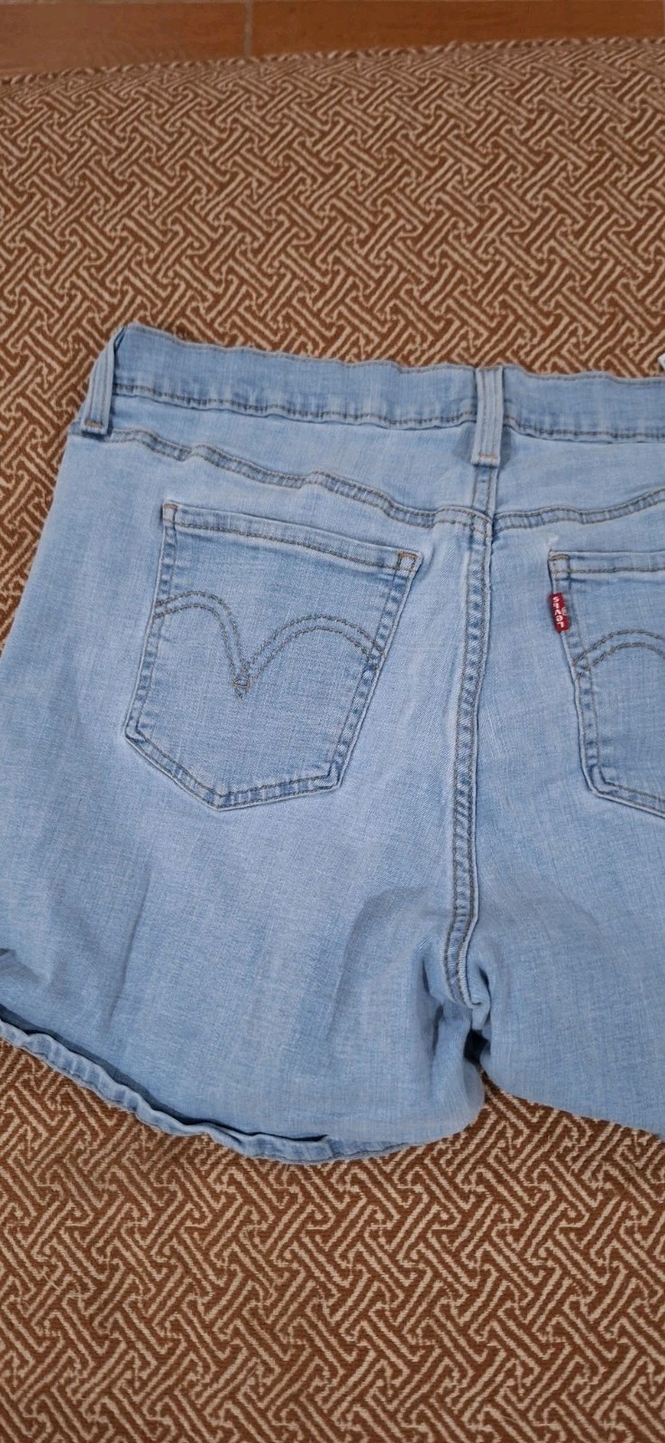 Levi’s Women’s Mid-Length Denim Mid-Stretch Super Soft Short Light Wash Size 34