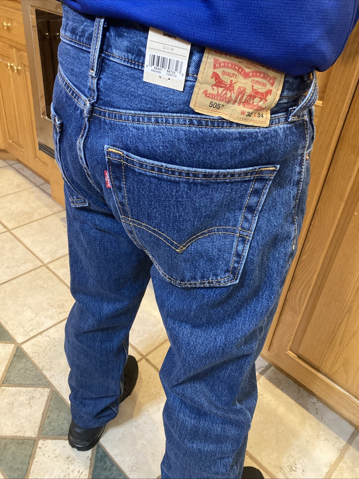 Mens SIZE 32W 34L Levi’s 505 Dark Stonewash Regular Fit Straight Leg 100% Jeans
