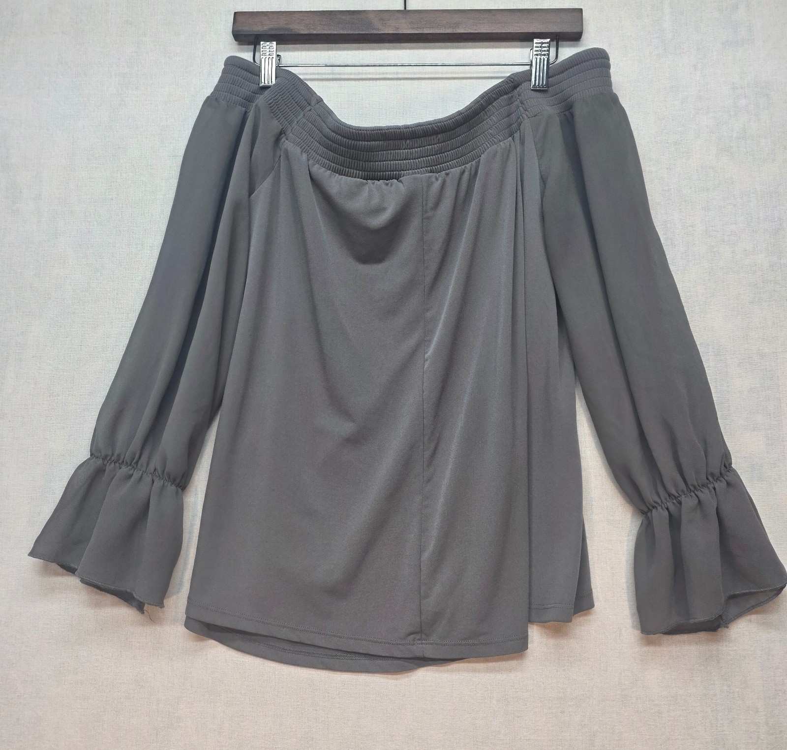 Torrid Studio Knit Off Shoulder Blouse Gray Smocked Top Chiffon Ruffle Sleeve 00