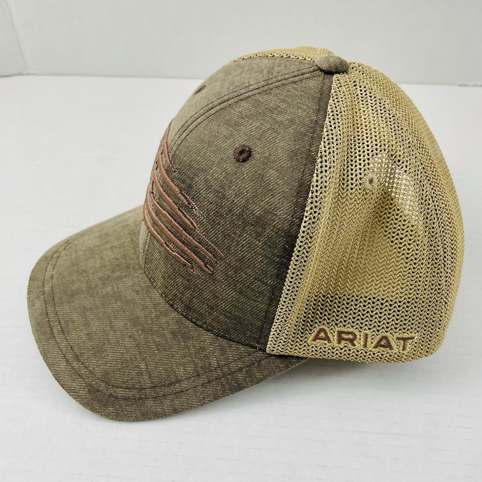 Ariat Snapback Flexfit 110 Men Trucker Cap Hat Brown Mesh Patriot Embroided Flag