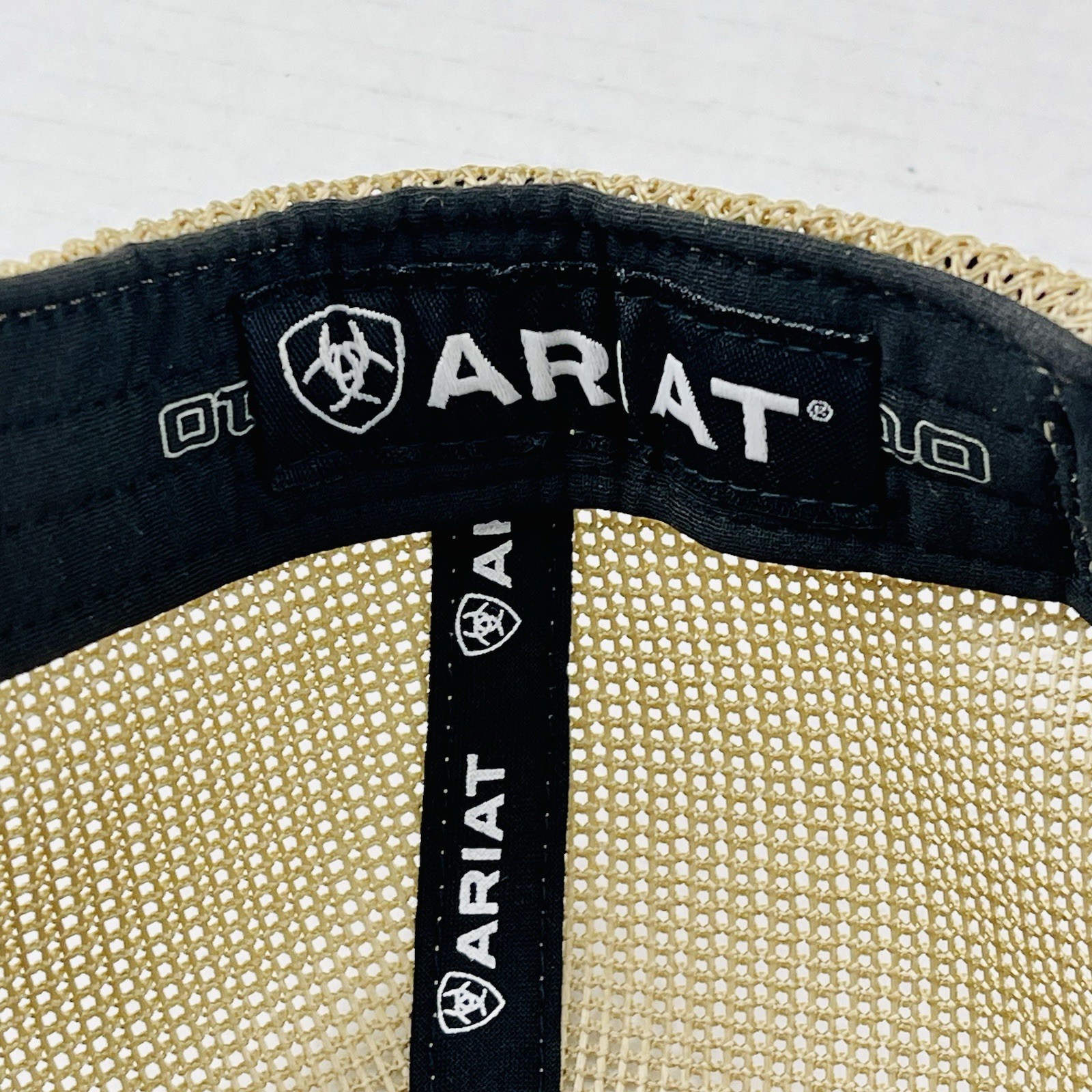 Ariat Snapback Flexfit 110 Men Trucker Cap Hat Brown Mesh Patriot Embroided Flag