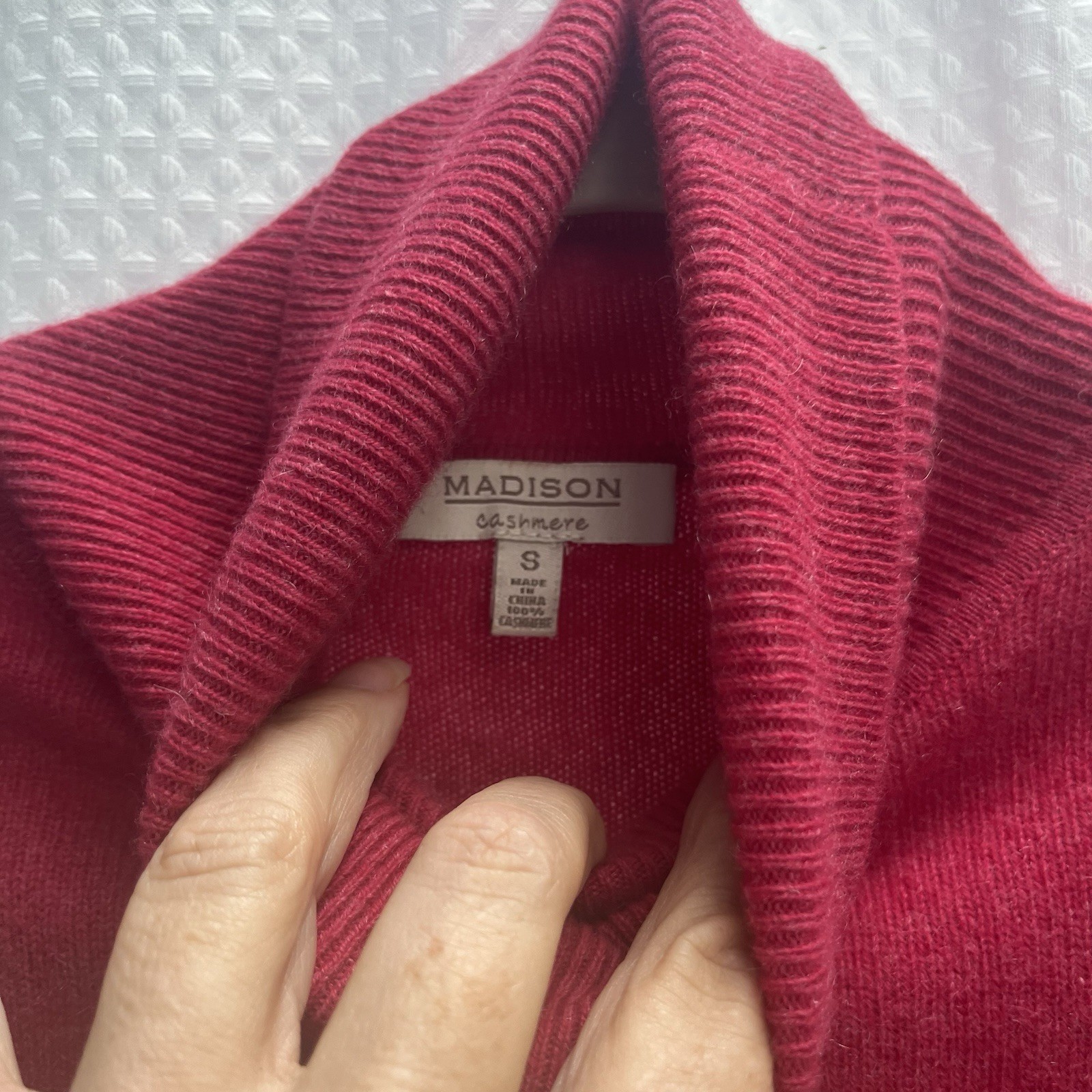 Madison 100% Cashmere Dark Pink Turtleneck Sweater Small Classic
