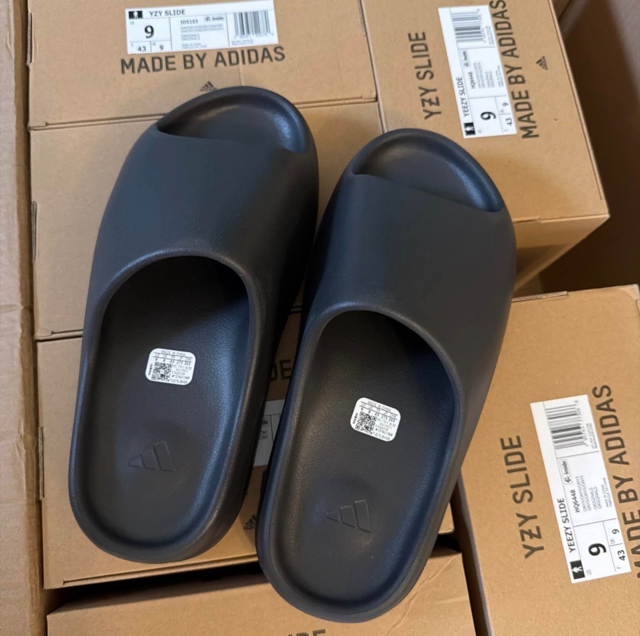 yeezy slides onyx size 6-12 Fast Shipping