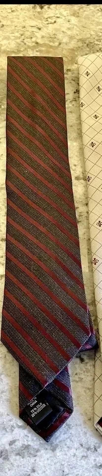 Calvin Klein Tie 100% Silk Classic Designer (57in-60in ) Necktie red/gray Stripe