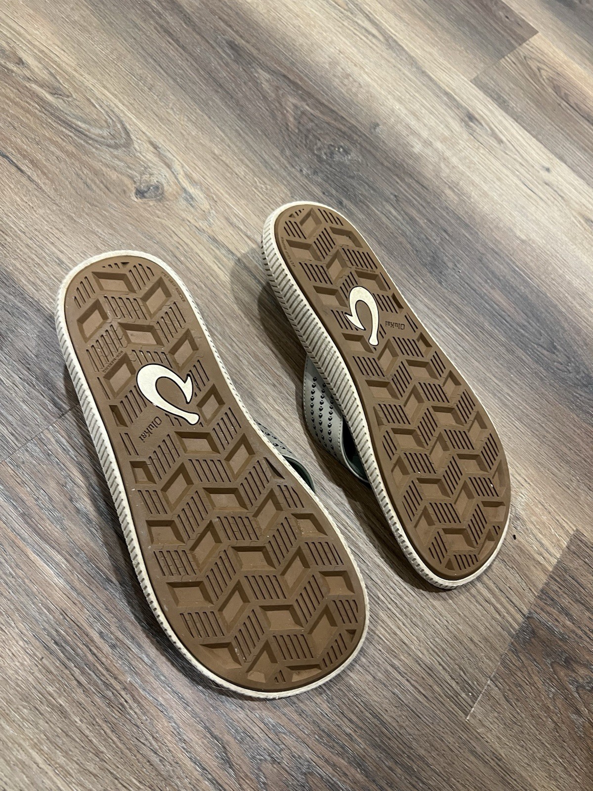 OluKai Ulele Men’s Water-Ready Beach Sandals, Designed with a Lightweight