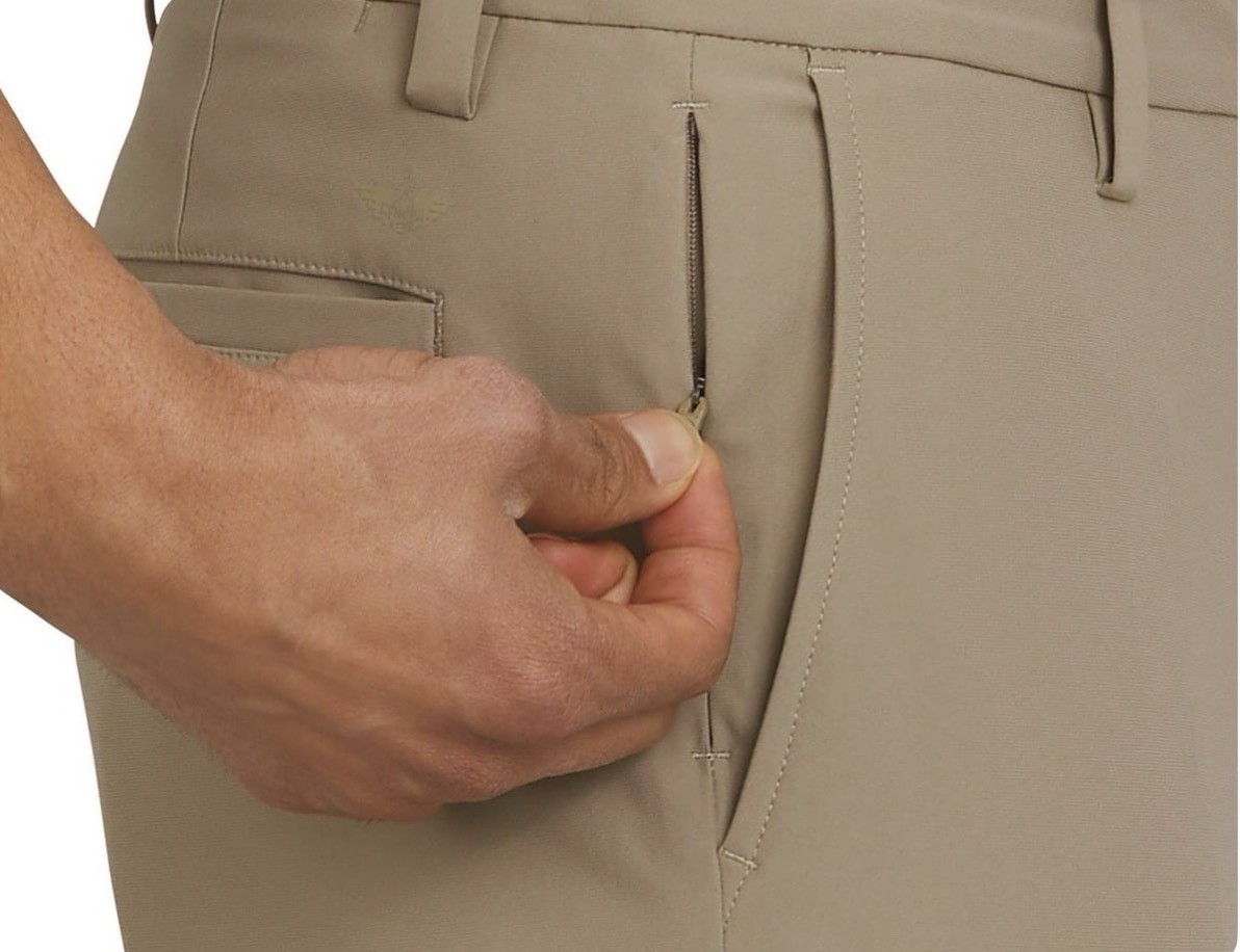 Dockers Men’s Tech Chino Pants Size 32 x 30 Khaki NEW