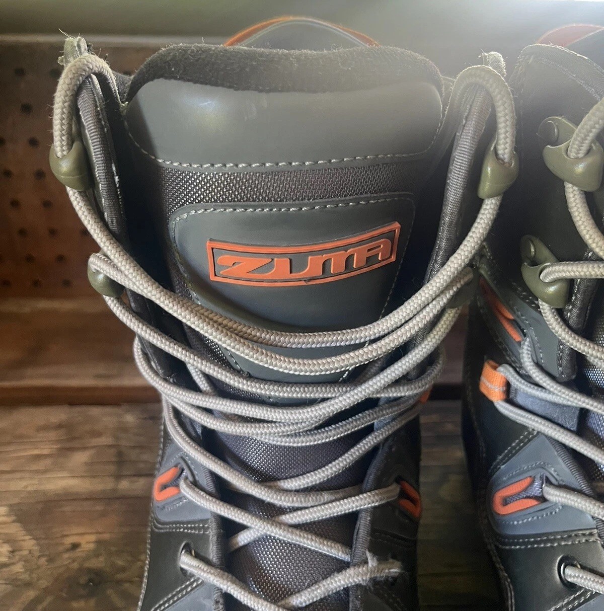Zuma Men’s Snow Ski Winter Boots Heavyweight Size 9 Charcoal Grey Orange