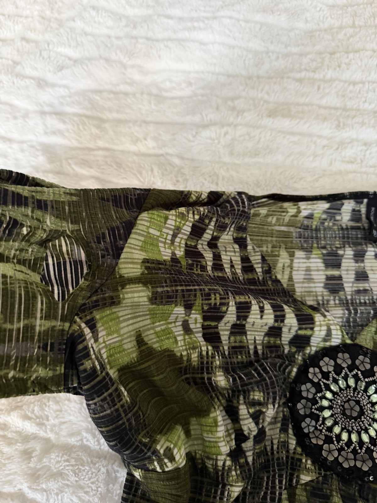 New Directions L Green/Black/White Geometric Chiffon V-Neck Beaded Sequin Tunic