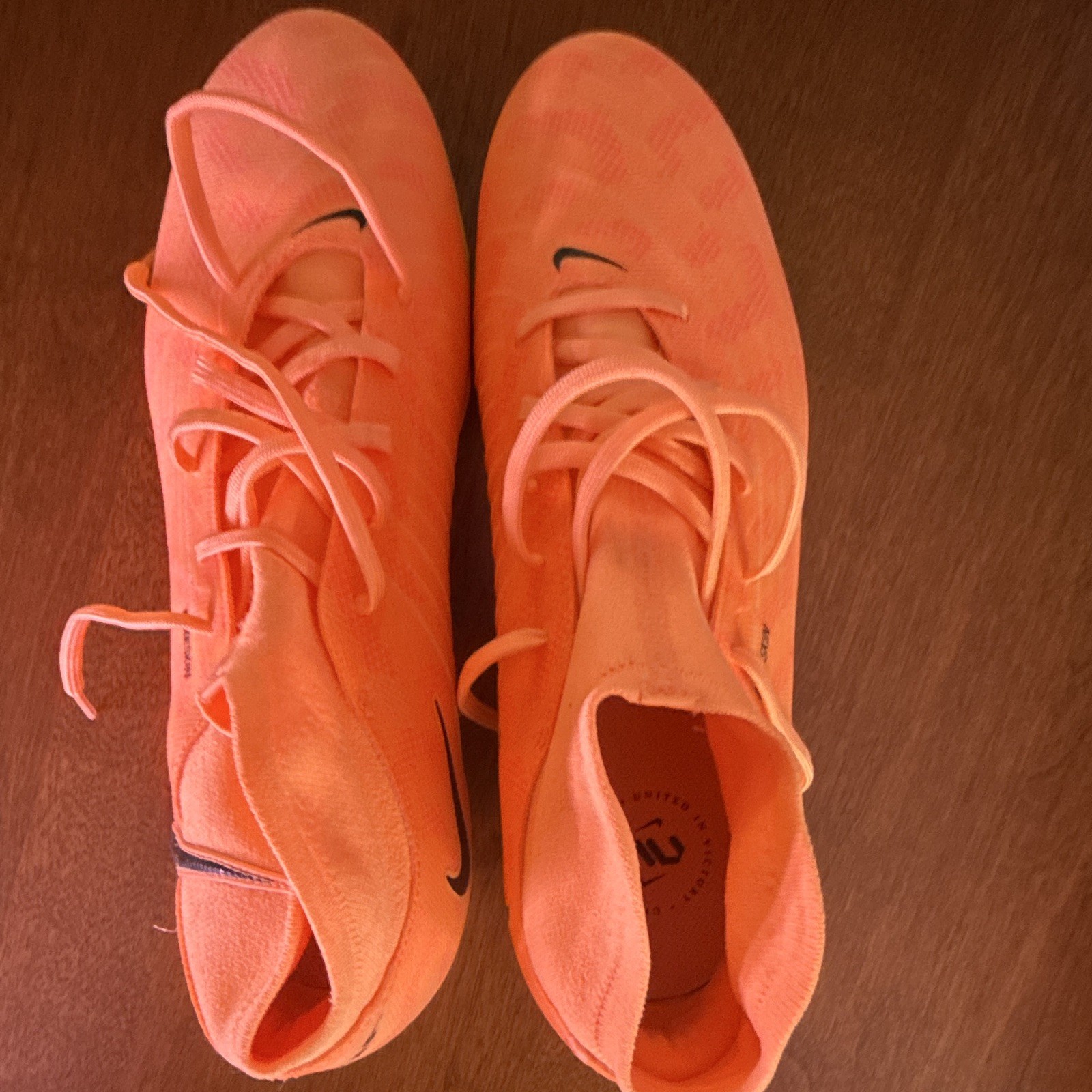 Nike Phantom Luna Men’s Mid-Top Lace-Up Orange Plastic Soccer Cleats