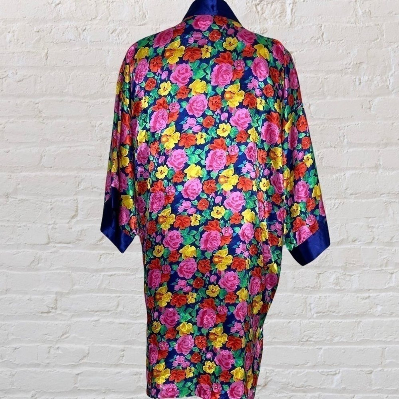 Vintage Gold Label VS floral robe and nightgown set medium