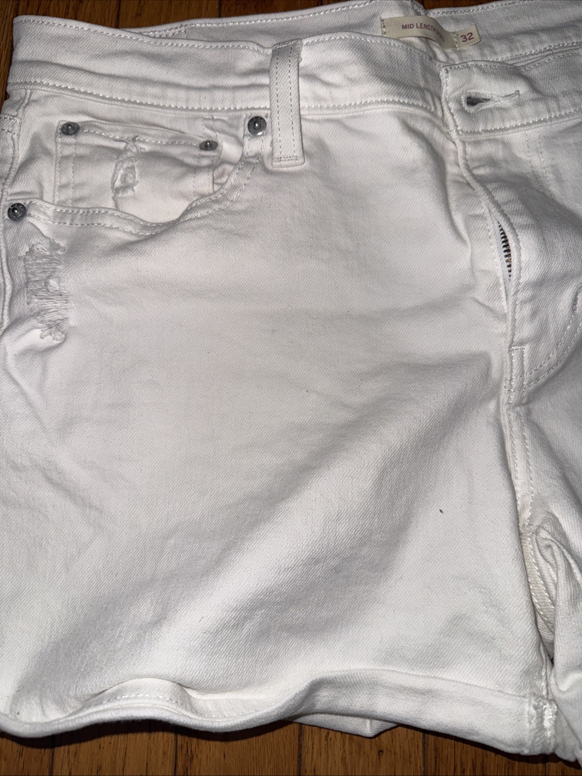 Levi Strauss Womens Shorts Size Mid Rise Mid Length Denim White Size 32 New