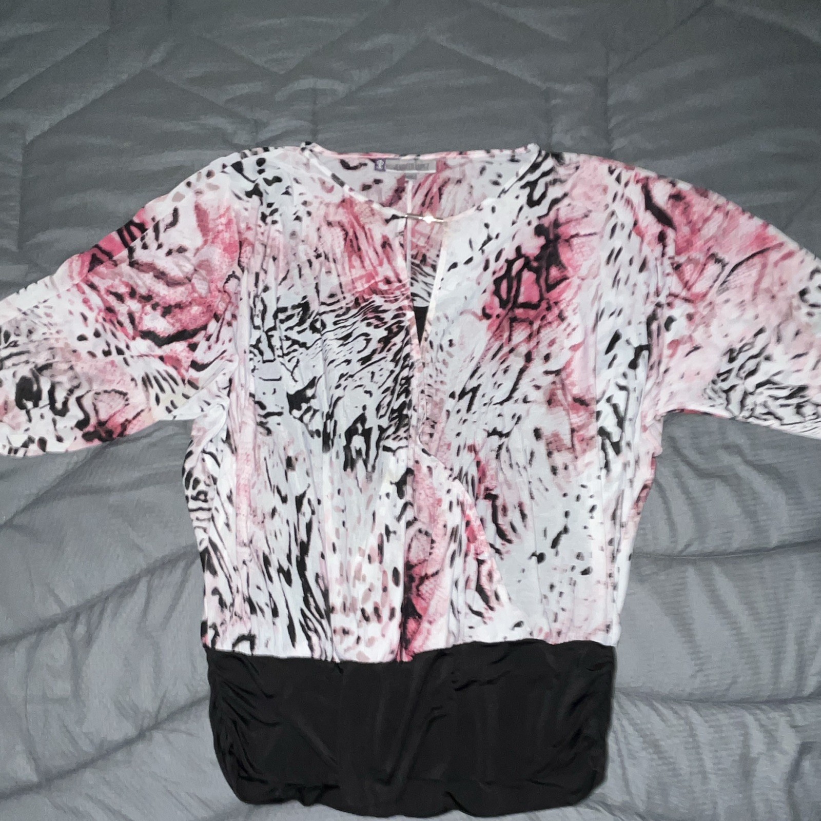 Jennifer Lopez Pink White Black Abstract Pullover V-Neck 3/4 Sleeve Blouse XL