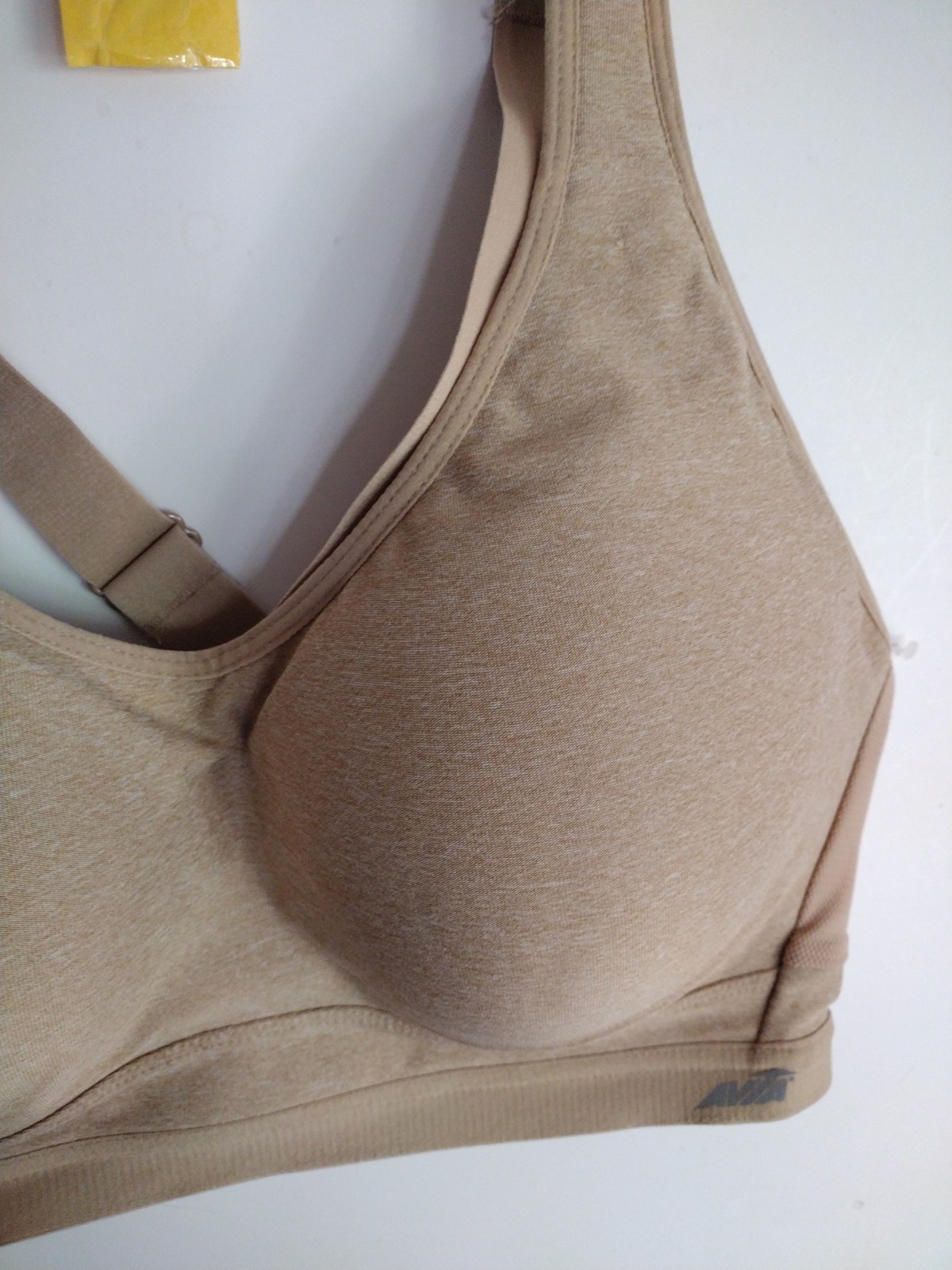 Avia 76L627Underwire Lined Sport Bra Size 38DDD NUDE CONVERTIBLE STRAPS