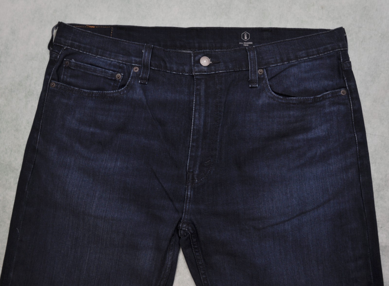 Levi’s 502 Jeans Men 38 x 32 All Seasons Tech Dark Wash Straight High Rise Pant
