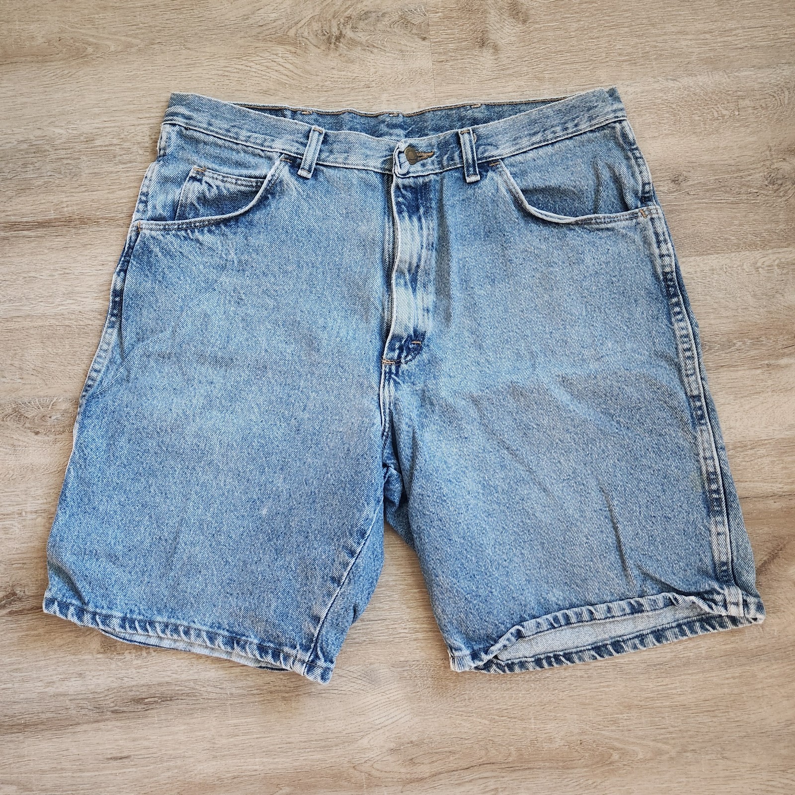 Vintage Wrangler Denim Shorts Mens 36 High Rise 9” Inseam Light Wash