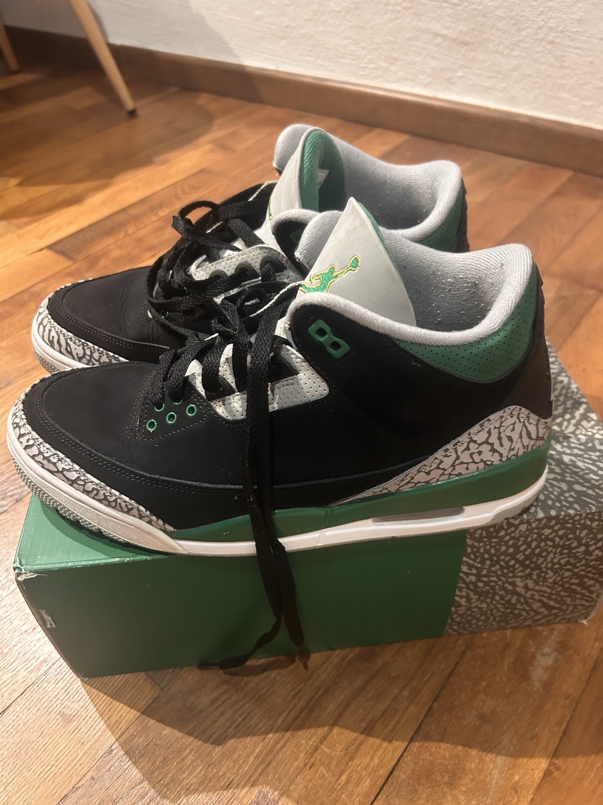 Air Jordan 3 Retro Men’s Size 10 Pine Green, CT8532-030