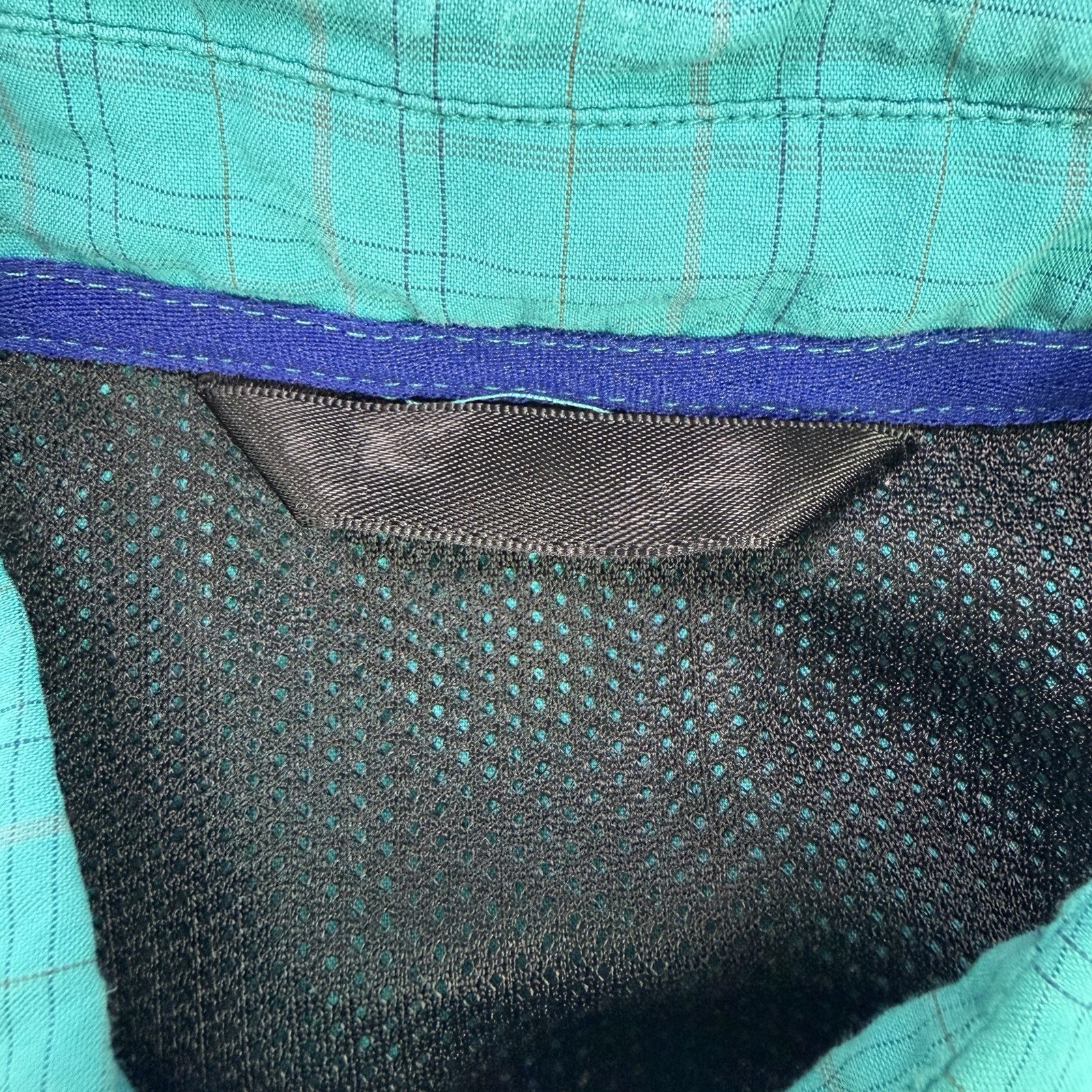 Vintage Arc’teryx Checked Short Sleeve Button Down Camping Shirt Men’s Medium*
