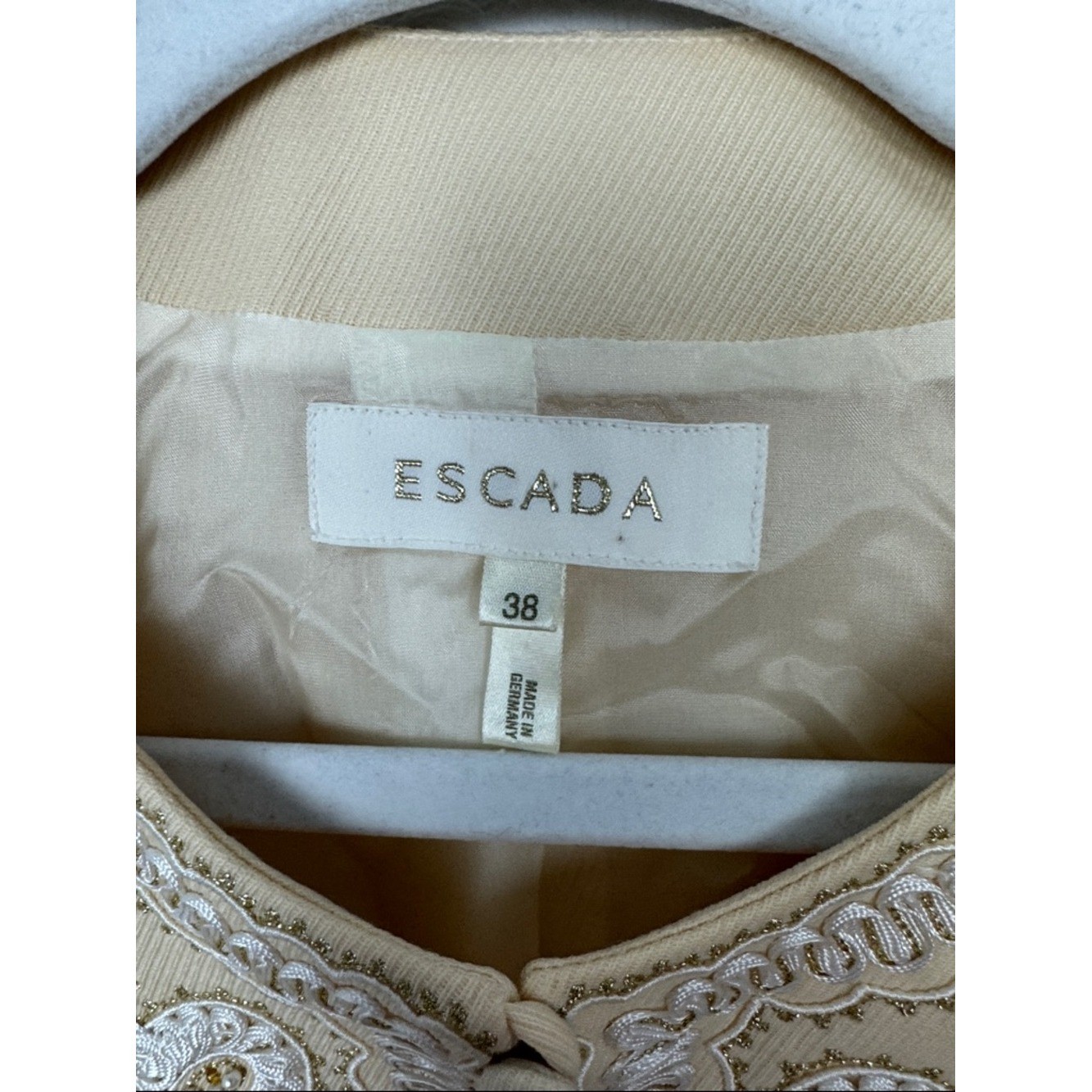 Escada Cream Embroidered Vest 100% Wool Beaded Button Front Size 38 Luxury