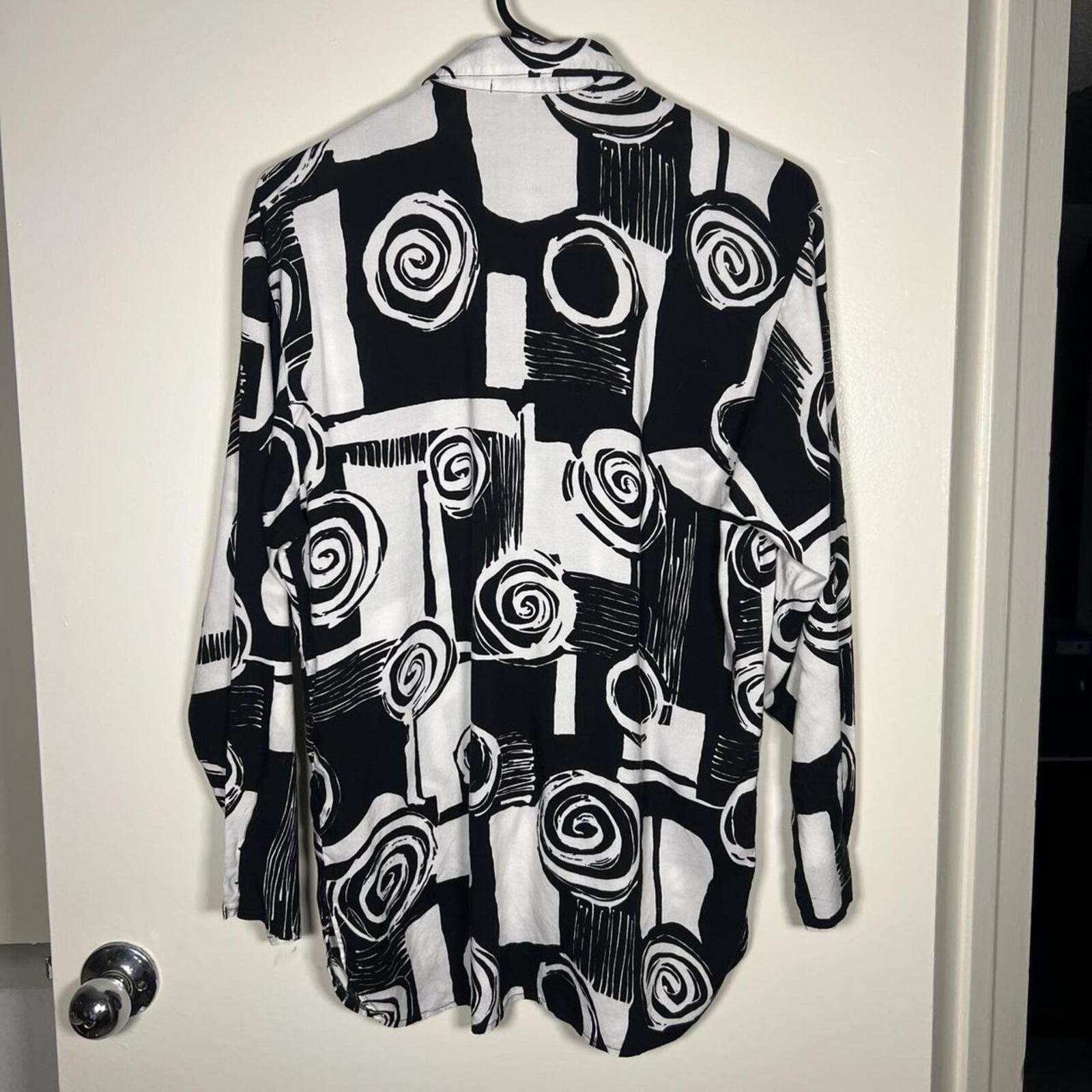 Laura Testoni Black and White Abstract Geometric Button-Up Blouse