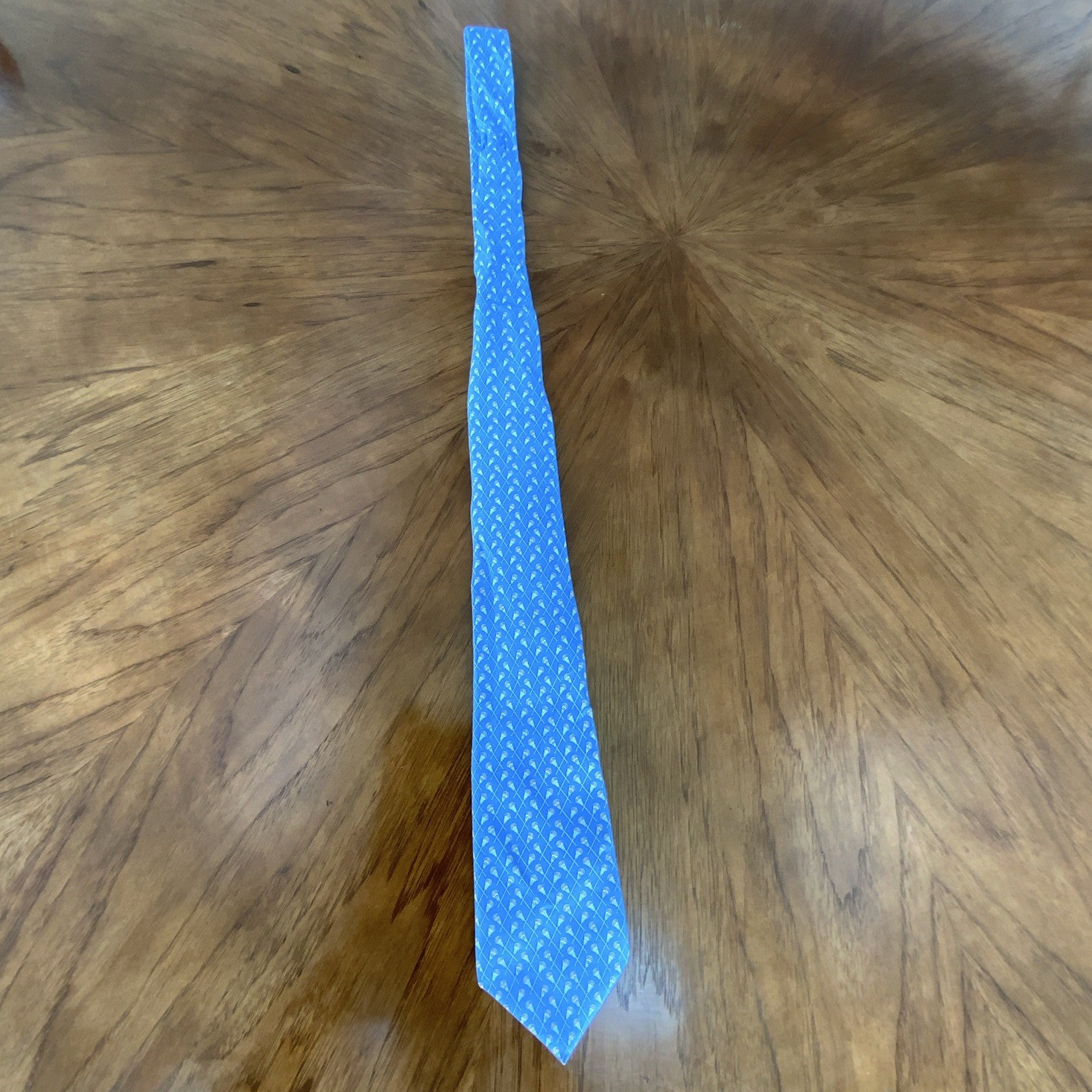 Vineyard Vines Men’s Blue/White Geometric Woven Silk Tie w/ Logo Accent