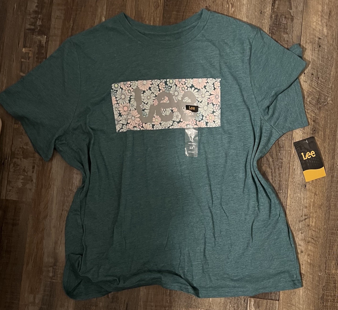 Size 1X Women’s Lee Brand Cotton Floral Tee