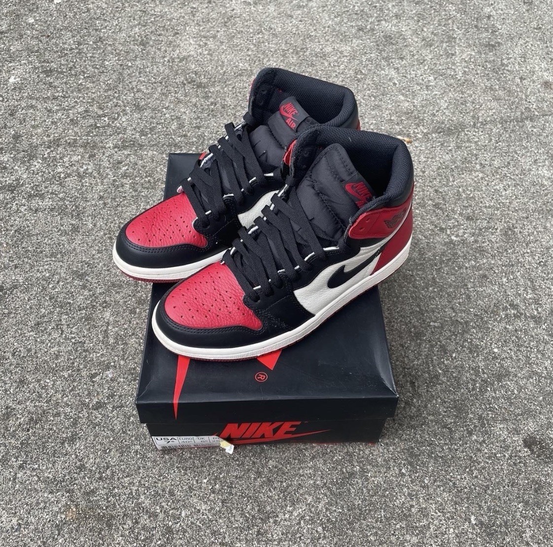 Nike Air Jordan 1 Retro High OG Bred Toe Size 7.5