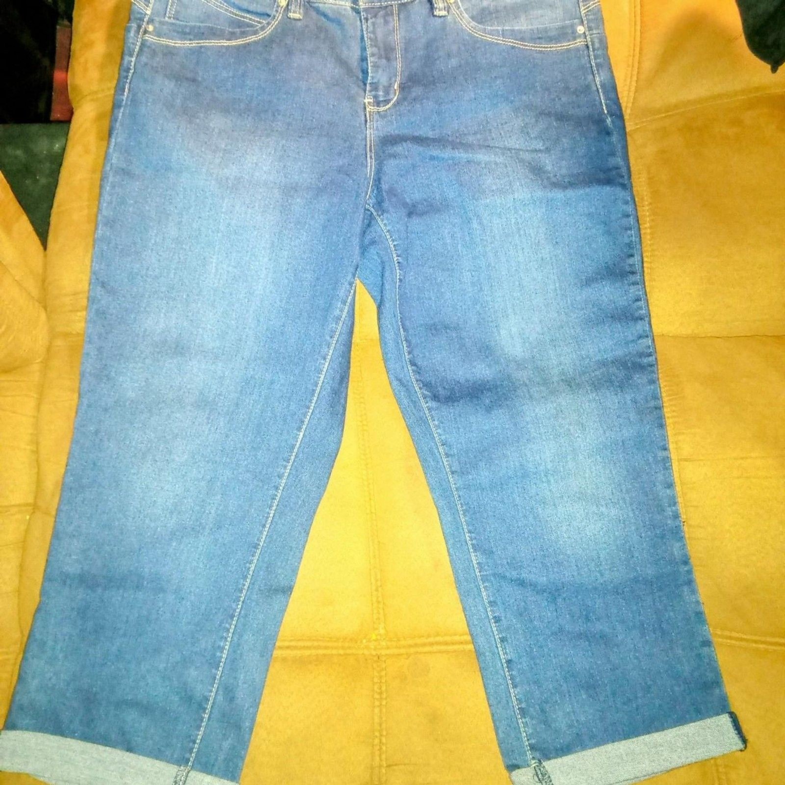 Royalty Dark Blue Women’s Denim Jean Capri’s sz 10 B6