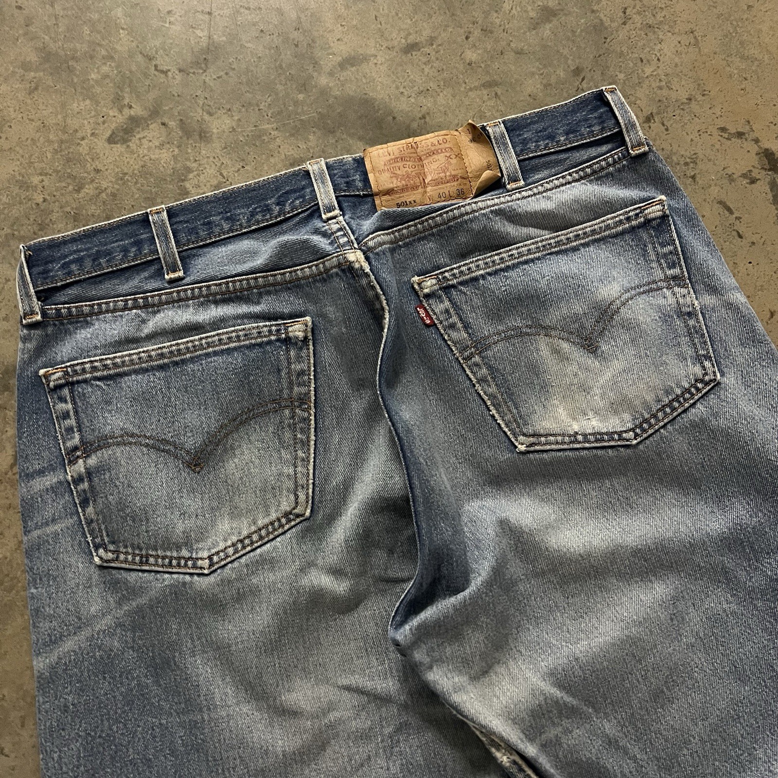 Vintage Levi’s 501XX Jeans 38×33 Made in USA Button Fly Straight Light Denim