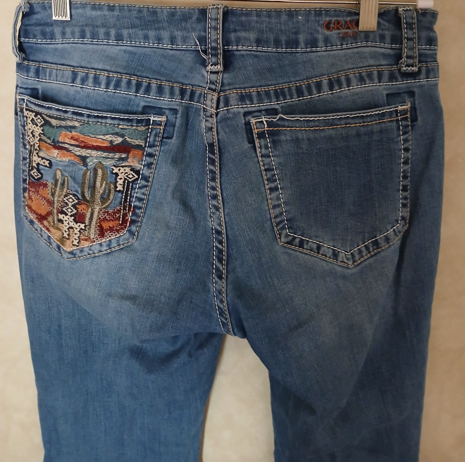 Grace Women’s Bootcut Jeans Blue Medium Wash 5-Pocket Denim Embroidered. Size 29