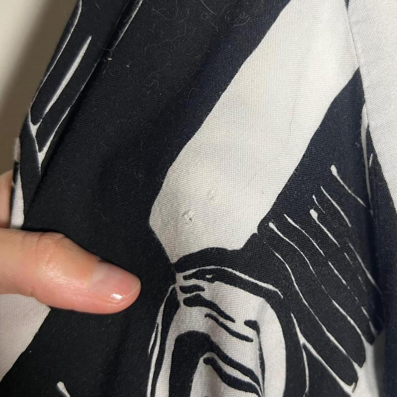 Laura Testoni Black and White Abstract Geometric Button-Up Blouse