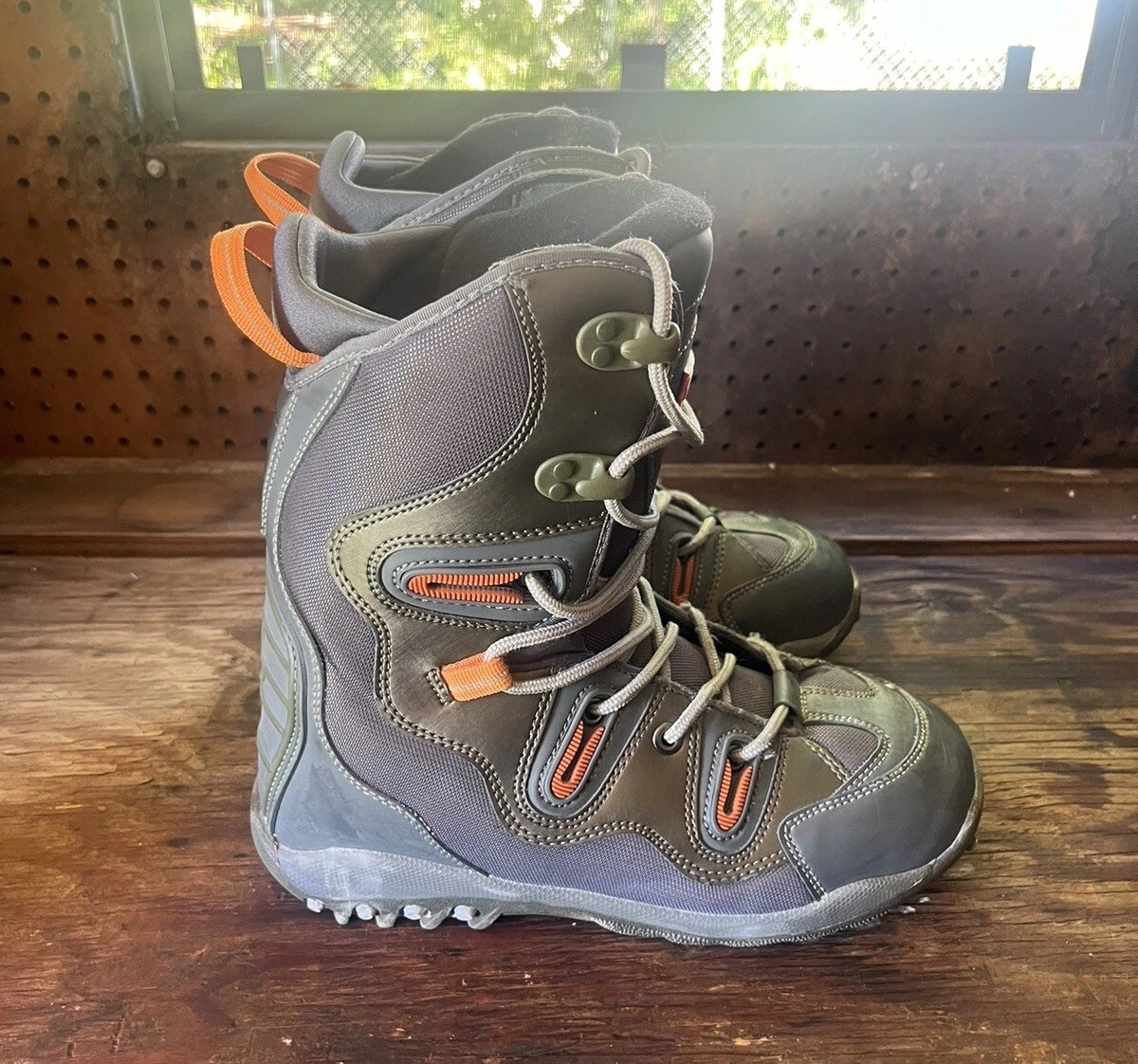 Zuma Men’s Snow Ski Winter Boots Heavyweight Size 9 Charcoal Grey Orange