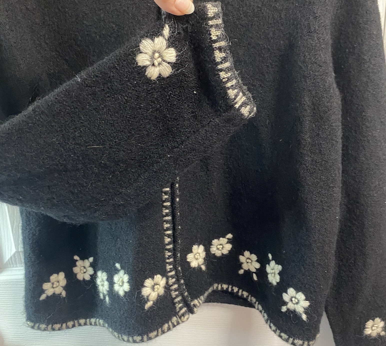 KAREN SCOTT Womens 100% Wool Embroidered Cardigan Sweater Black&White Floral PXL