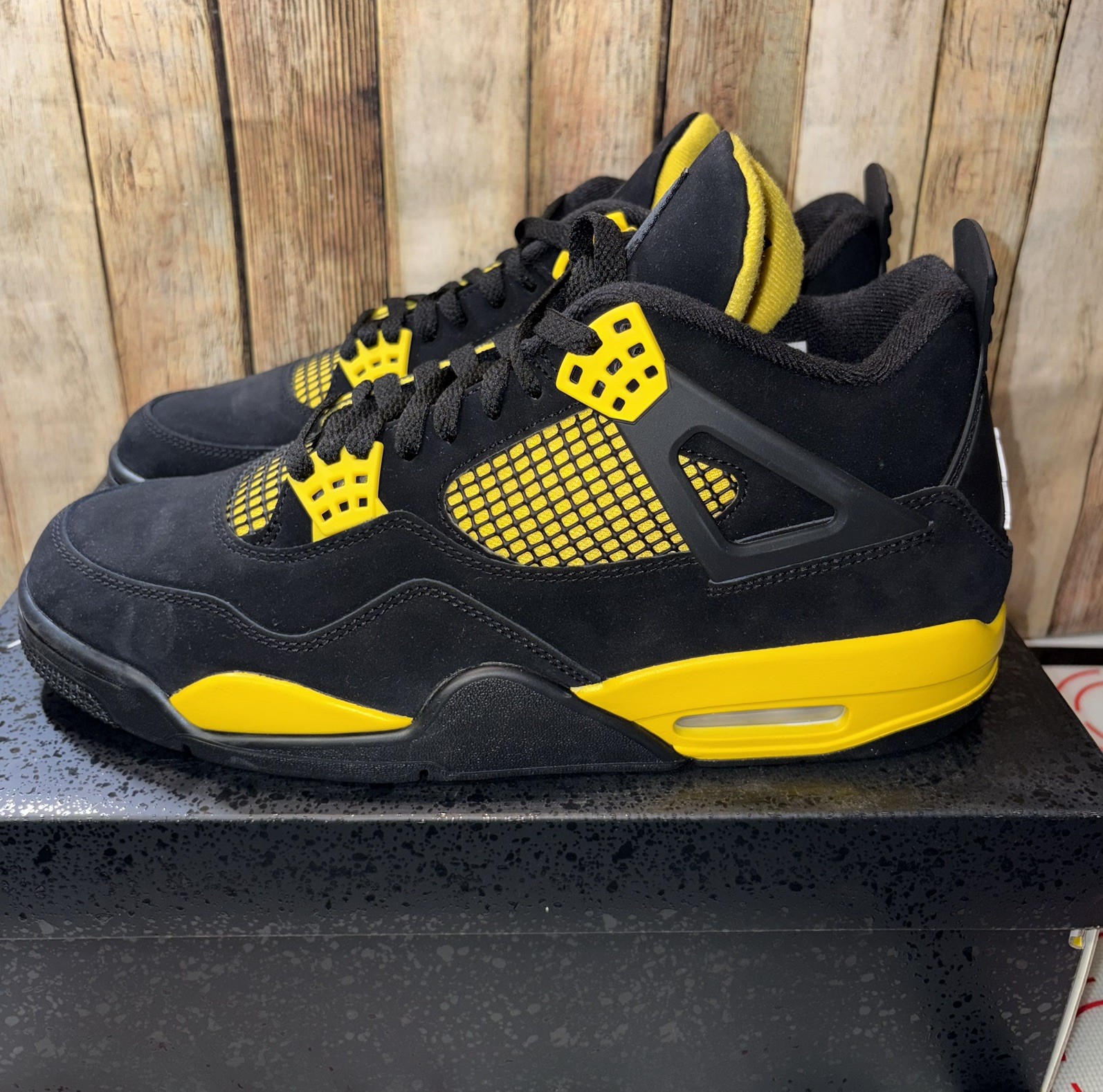 Air Jordan 4 Retro Thunder 2023 Men’s Size 11 DH6927-017 New w/ Box
