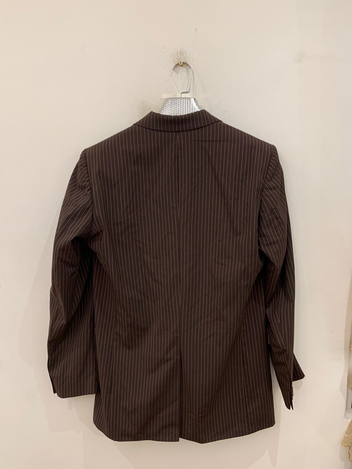 Vintage wool blend classic peak lapel brown striped 2 button suit 40L