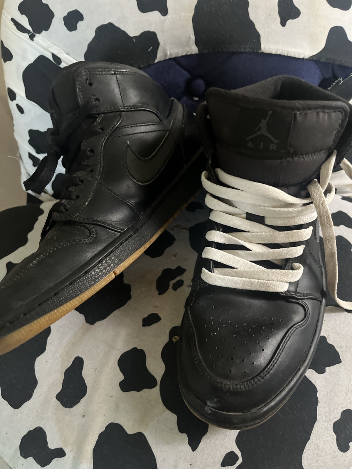 Size 10 – Air Jordan 1 Mid Triple Black
