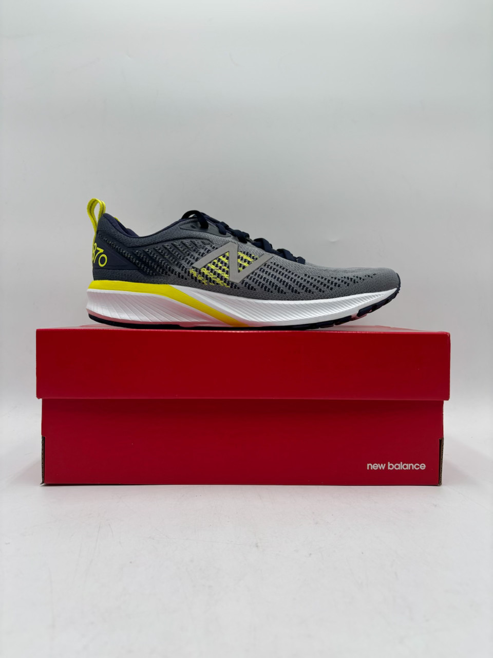 New Balance M870GY5 Men’s NEW Running Shoes Gray Multiple Sizes NIB