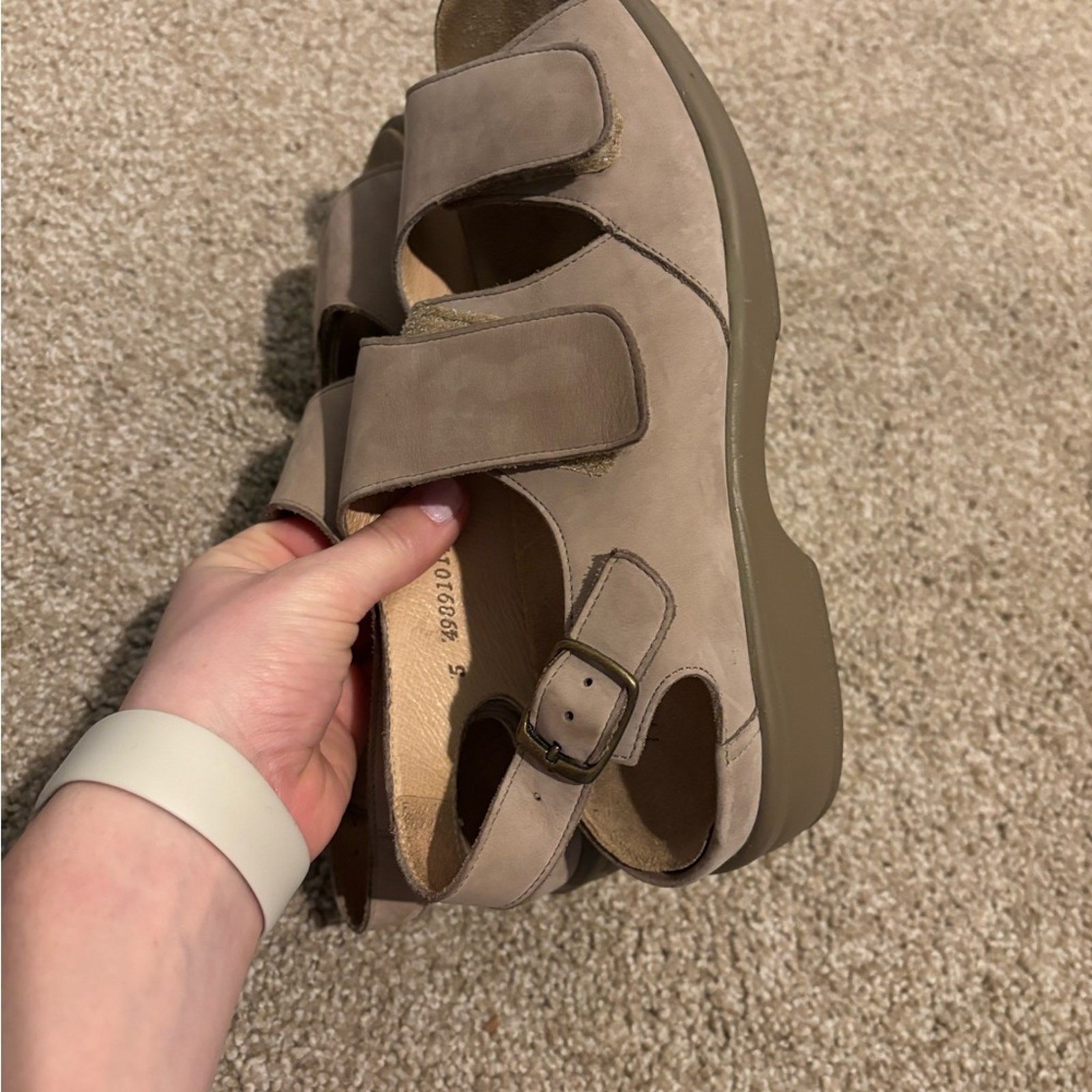 Theresia M. Beige Strappy Comfort Sandals Size 5
