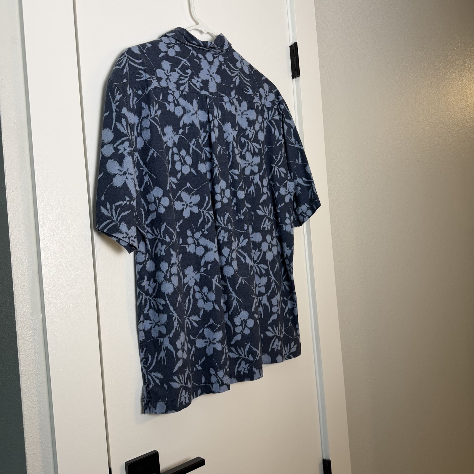 Old Navy Men’s Hawaiian Style Shirt Size L Short Sleeves Blue
