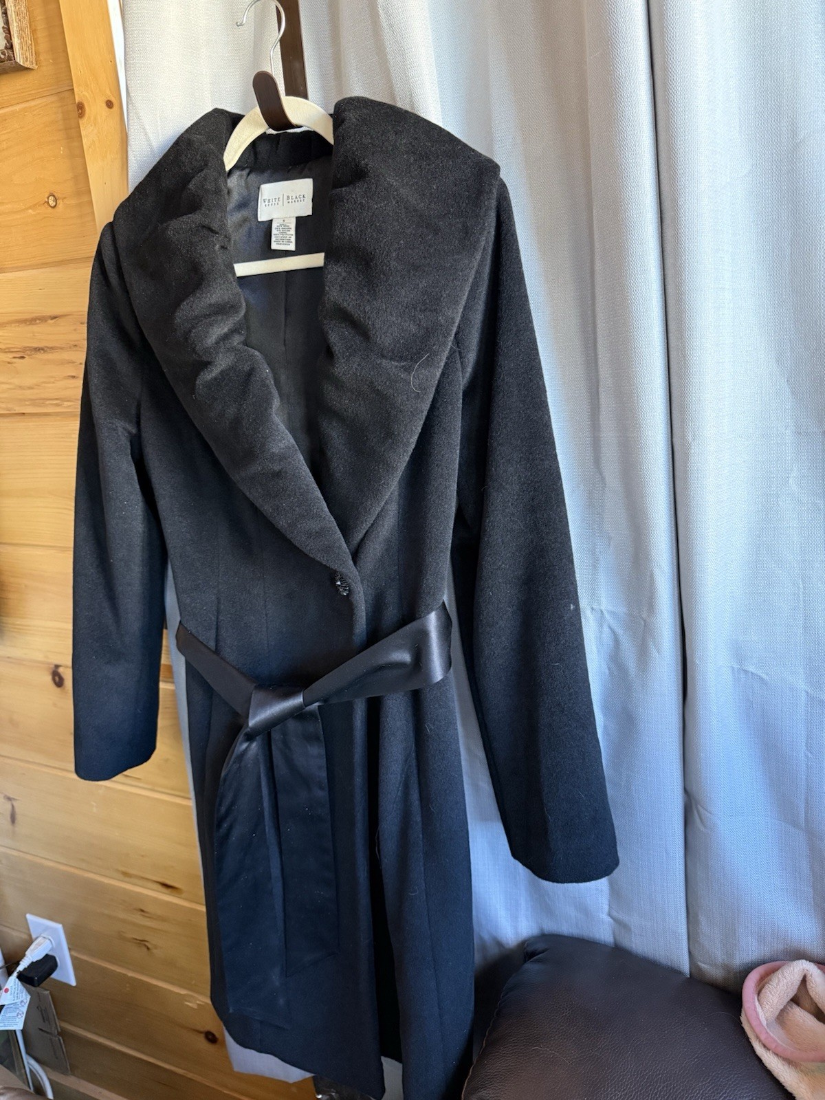 WHITE HOUSE BLACK MARKET ROSE BISQUE 48% Wool, 28% Angora Black Coat SZ S