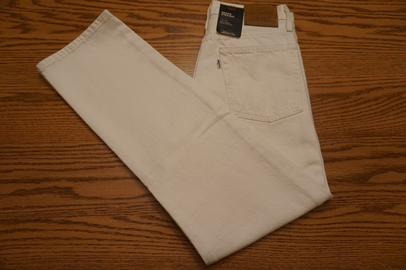 NWT WOMENS LEVI JEANS Multiple Sizes Wedgie Straight High Rise White Premium $98