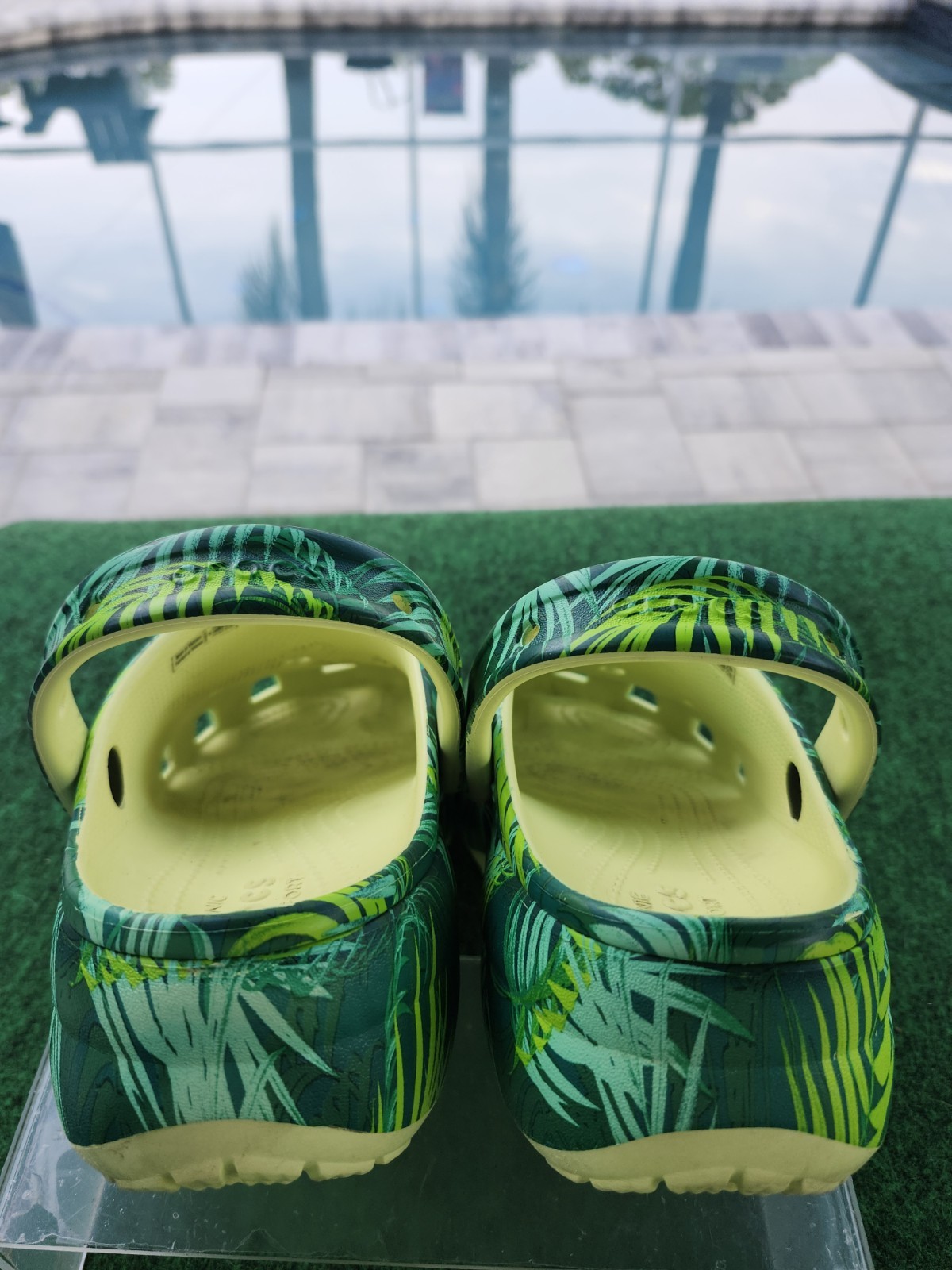 Crocs Classic Tropical Palm Print Clogs Green Unisex W8 M6 Comfort Shoes
