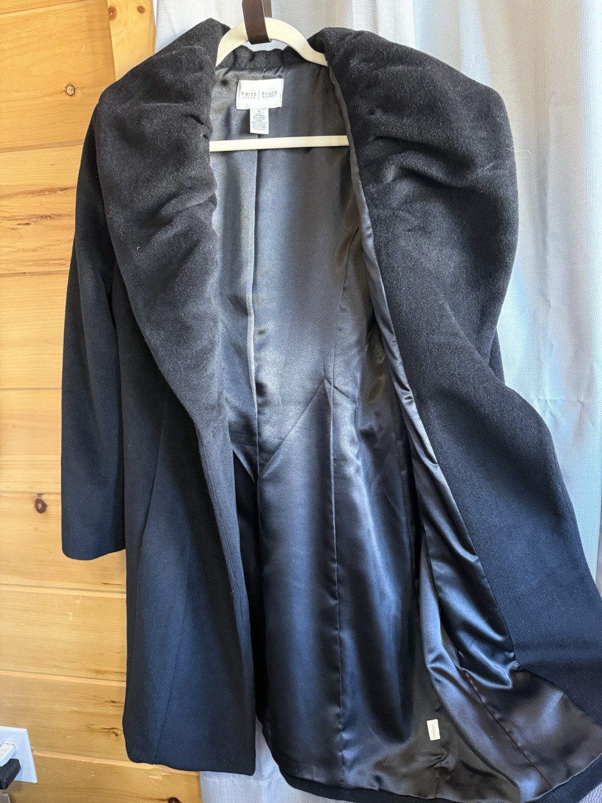 WHITE HOUSE BLACK MARKET ROSE BISQUE 48% Wool, 28% Angora Black Coat SZ S