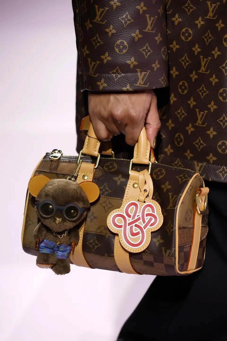 Auth Louis Vuitton Doudou Summer Bear Charm Damier Shorts Sunglasses Keychain