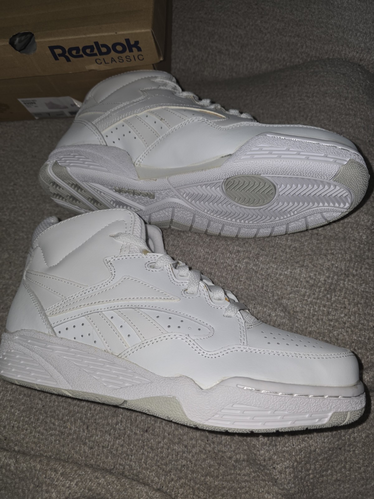 READ DESCRIPTION!Reebok BB4600 Classic White Leather Mid Top Sneaker Wide size 7