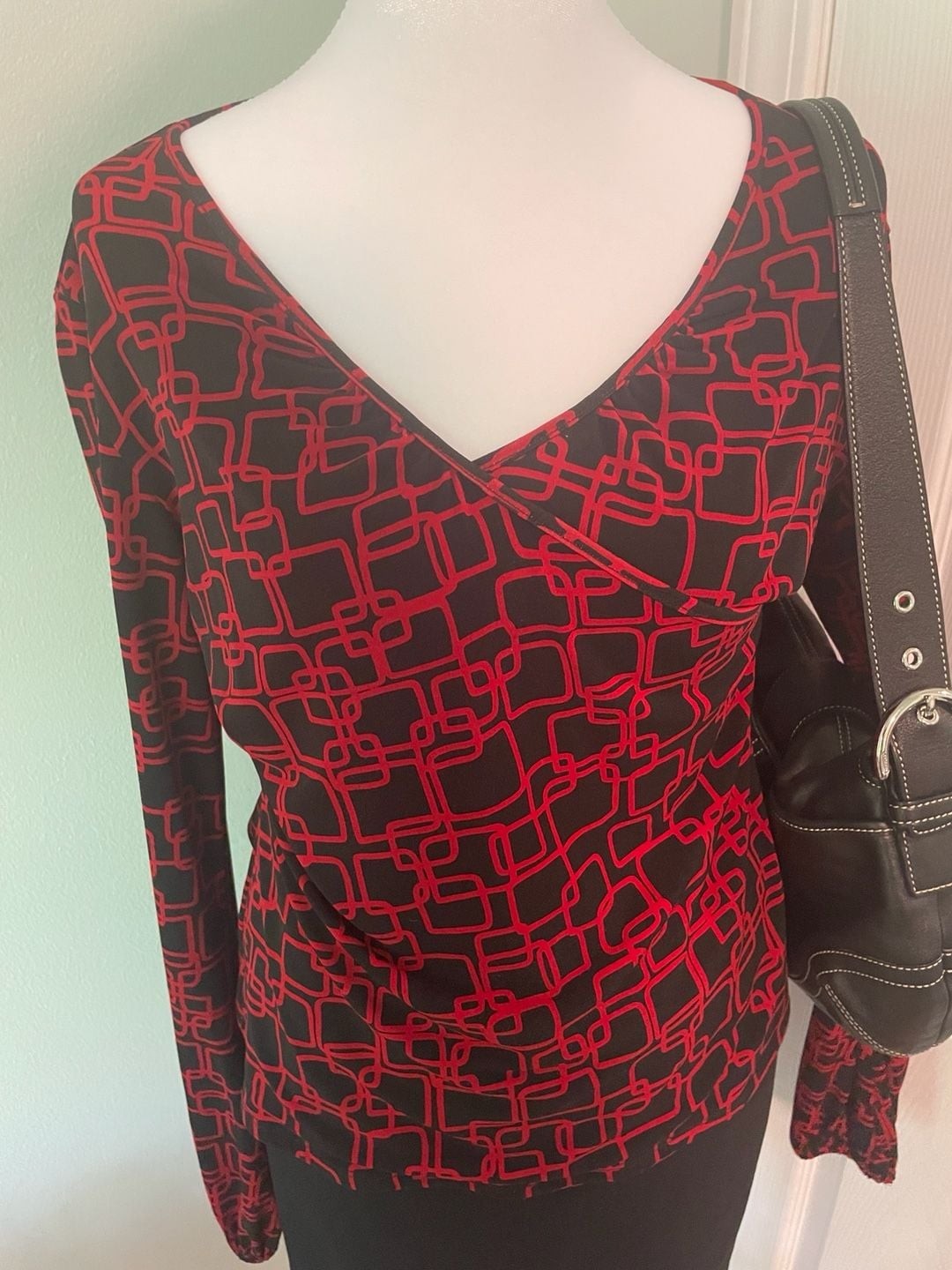 KOKOON V-Neck Long Sleeve Red Geometric Cube Print Surplice Top