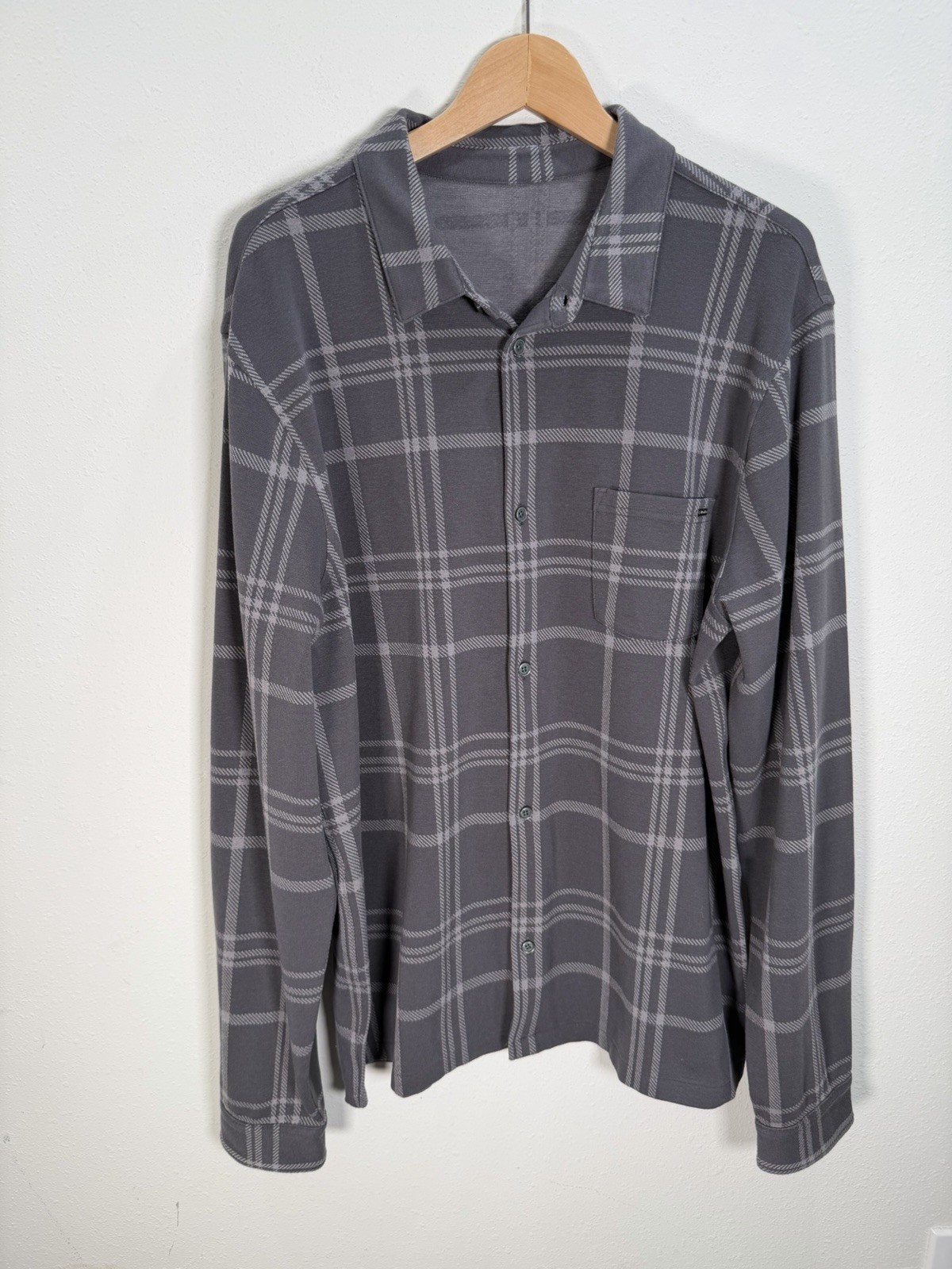 VUORI Shirt Men’s Sz XL Seaview Gray Plaid Long Sleeve Button Up Preppy Coastal