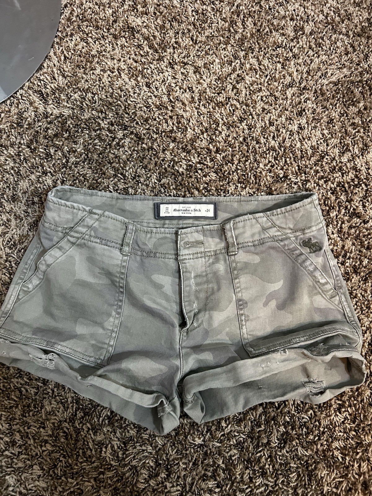 Abercrombie & Fitch Women’s Gray Camo Cargo Shorts 00 (24in) Cotton Mid Rise
