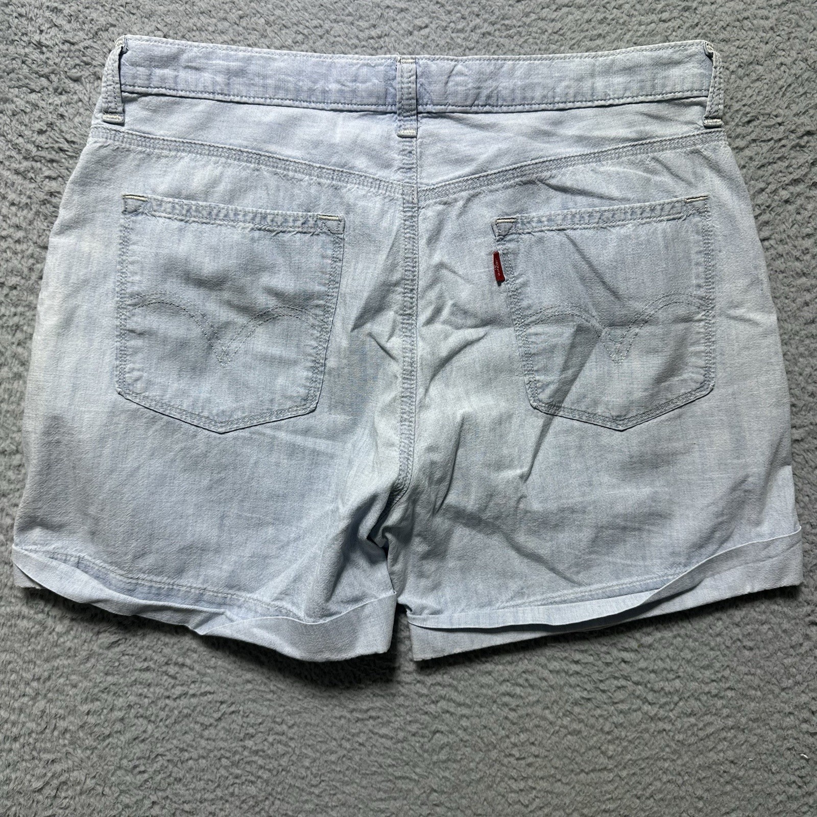 Women’s Levi’s Light Wash Cuffed Denim Boyfriend Jean Hot Mini Shorts Size 4 x 4