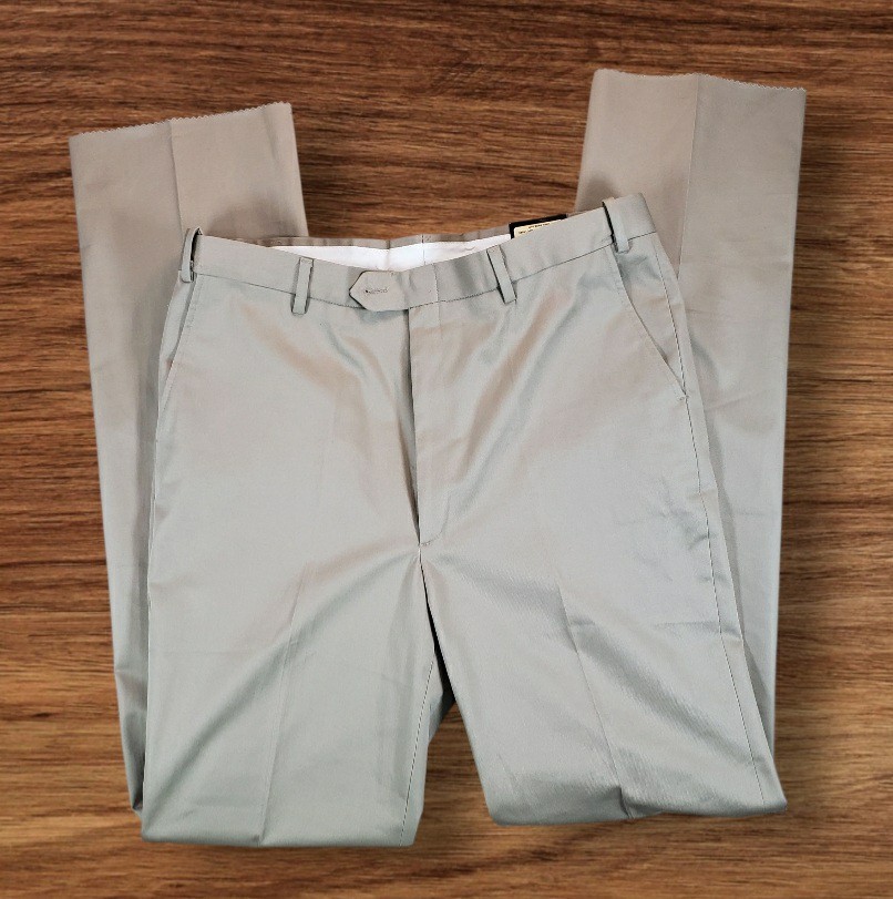 NWT Men’s Berle Tan Beige Flat Front Twill Khaki Pants Size 38 L
